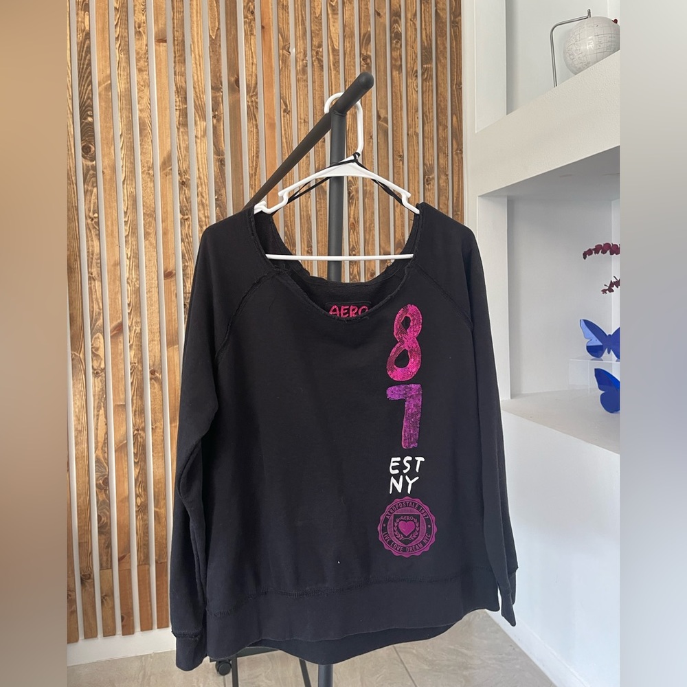 Black sweater aero p